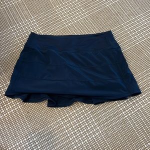 Lululemon navy skirt size 6.